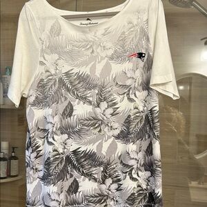 Tommy Bahama Patriots Women's Short Sleeve Tee - Black and White Floral size XL